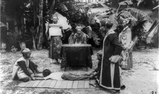 Cảnh xử &aacute;n thời xưa.