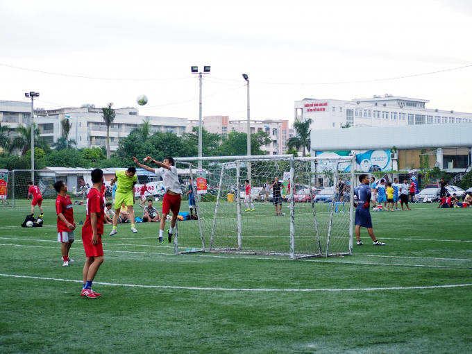 Trận đấu kết thúc với tỉ số 1 - 0 nghiêng về đội bóng Pháp luật Việt Nam.