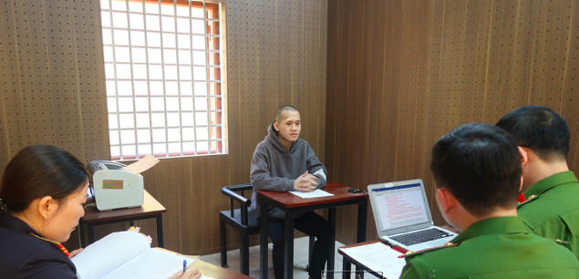 Đối tượng tại cơ quan công an.