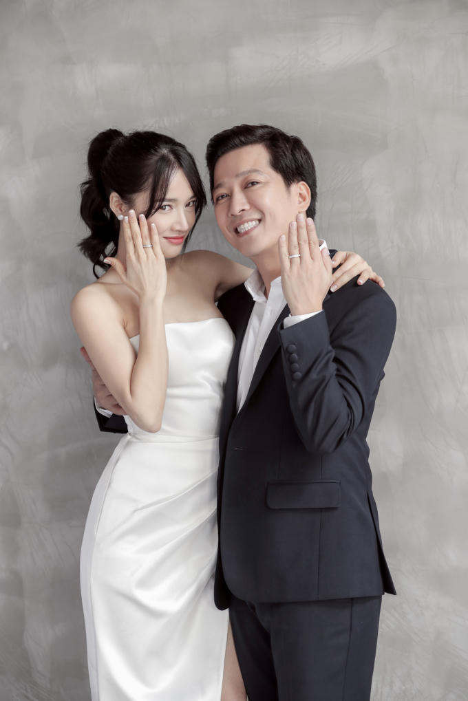 Nhã Phương - Trường Giang đi dép tổ ong nghìn lỗ chụp ảnh cưới