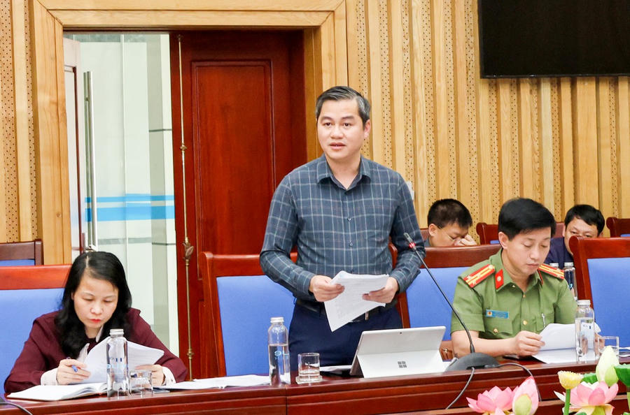 Chủ tịch UBND TX Hoàng Mai Nguyễn Hữu An nêu lên các khó khăn, vướng mắc trong quá trình thực hiện.