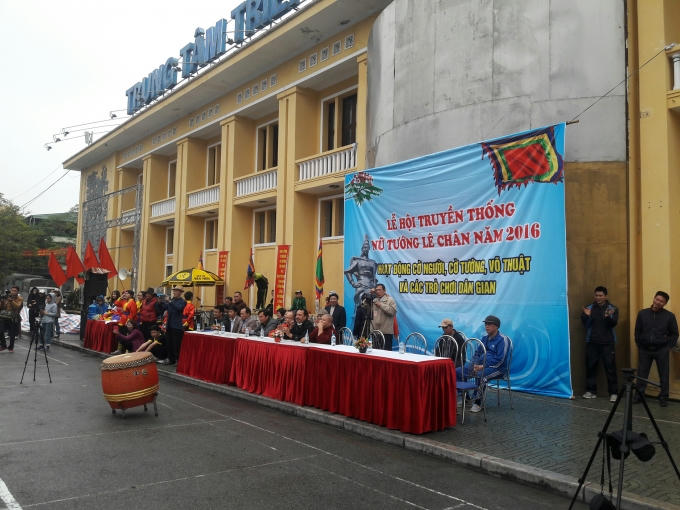 Nhiều trò chơi dân gian hấp dẫn, lôi cuốn người chơi (Ảnh: Văn Khúc)
