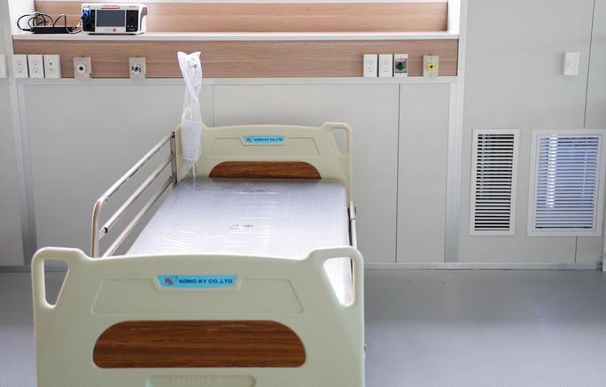 Giường của bệnh nhân điều trị Covid-19. (Ảnh: Báo Người Lao động)