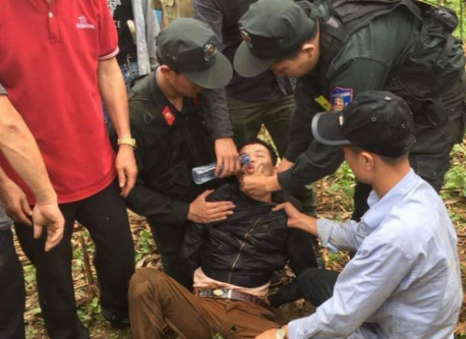 Đối tượng Lèo Văn Hoàng bị lực lượng chức năng bắt giữ.