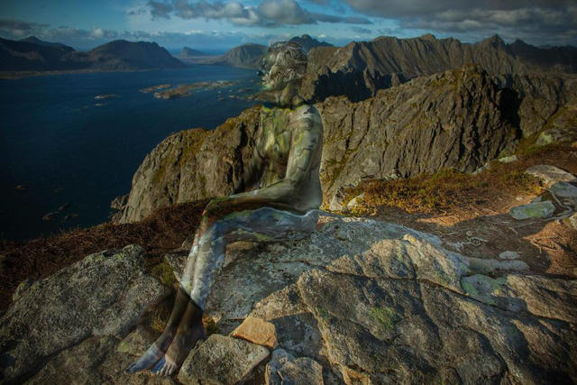 T&agrave;ng h&igrave;nh c&ugrave;ng với nghệ thuật &ldquo;body-painting&rdquo;