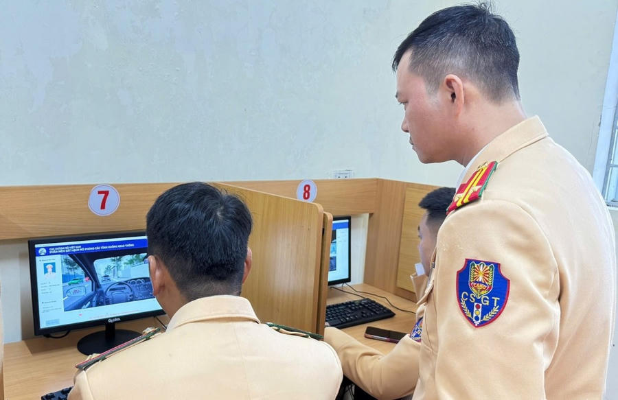 Triển khai tập huấn nghiệp vụ cho cán bộ Phòng Cảnh sát giao thông - Ảnh Công an Nghệ An.