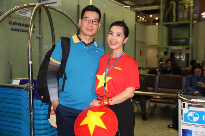 Gần 250 CĐV sẽ vượt hơn 5.400km từ Hà Nội đến Dubai trên chuyến bay thẳng đặc biệt của Vietnam Airlines để tiếp thêm sức mạnh cho đội tuyển Việt Nam.