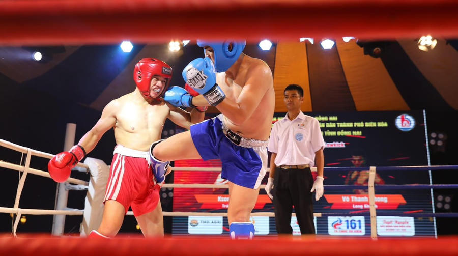 Các vận động viên tham gia giải đấu với tinh thần quyết liệt.