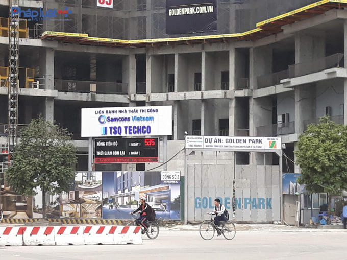 Cổng dự án trên đường Dương Đình Nghệ.