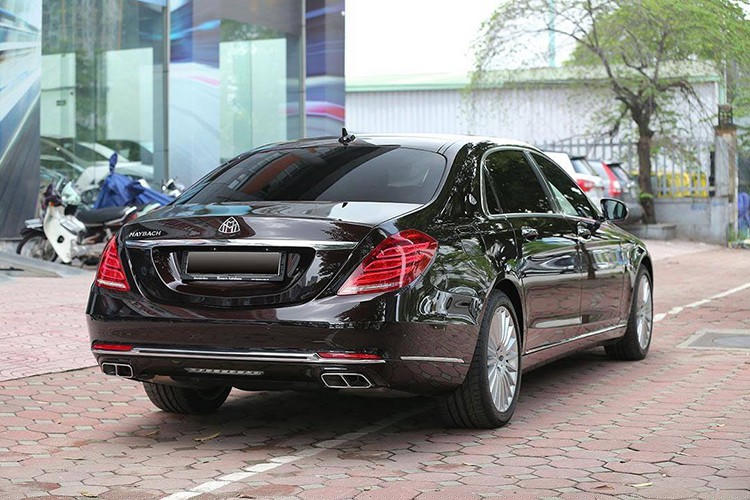 Mới đây một chiếc Mercedes-Maybach S400 4Matic 2017 đã qua sử dụng đã xuất hiện trên sàn xe cũ Hà Nội. Theo người chào bán, xe được sử dụng khá ít và còn nguyên bản. Về thiết kế, tương tự như