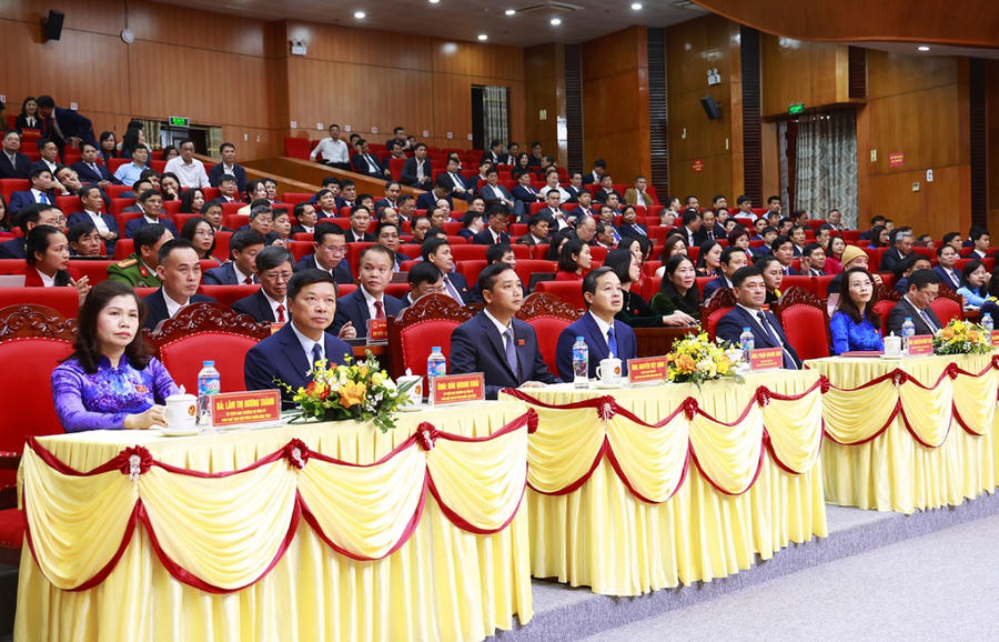 Các đại biểu dự kỳ họp.