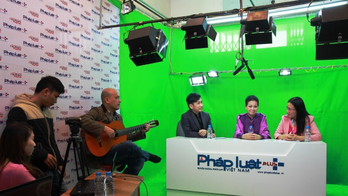 Danh ca Khánh Ly trả lời trực tuyến các câu hỏi của bạn đọc tại Tòa soạn Phapluatplus.vn