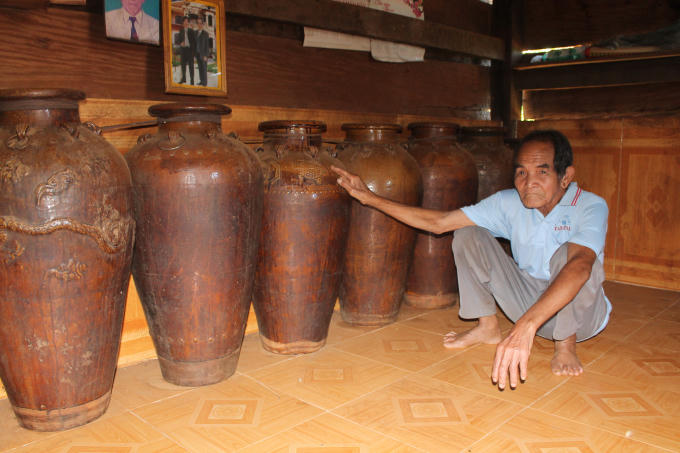 Khan hiếm những chiếc chum được giữ lại trong nhà người đồng bào Tây Nguyên.