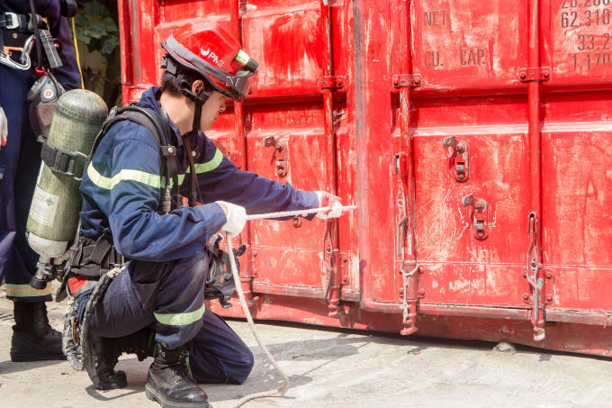 Tình huống giả định cứu nạn trong môi trường có khói, khí độc...