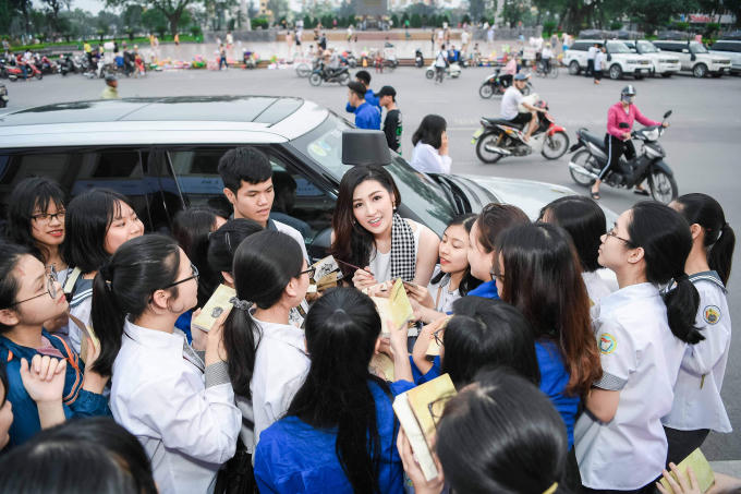 &Aacute; hậu T&uacute; Anh khoe v&oacute;c d&aacute;ng ho&agrave;n hảo sau sinh