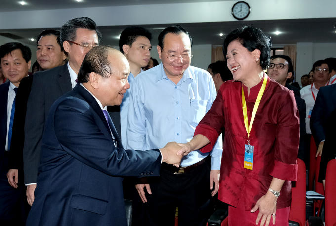 Thủ tướng cho rằng, dựa trên lợi thế so sánh, Bạc Liêu cần hướng tới phát triển xanh với 4 trụ cột là nông nghiệp với lúa chất lượng cao, nuôi trồng, đánh bắt, chế biến thủy sản, trọng tâm là con tôm; phát triển năng lượng tái tạo; công nghệ chế biến, du lịch dịch vụ.