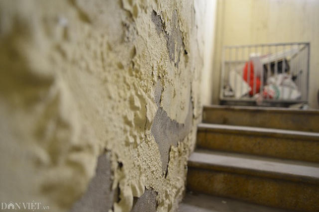 Sau nhiều năm đưa vào sử dụng, tòa nhà N6C đã thể hiện rõ dấu hiệu xuống cấp.