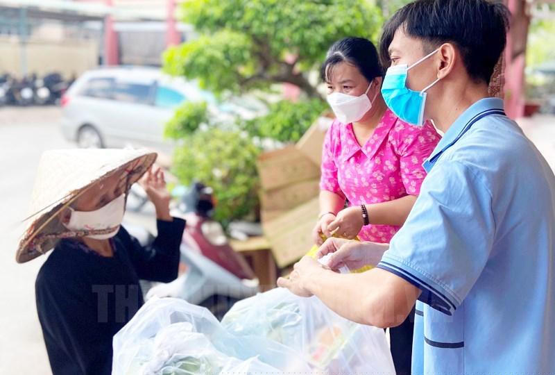 Nhiều hoạt động hỗ trợ người dân khó khăn vượt qua đại dịch. (Ảnh minh họa)