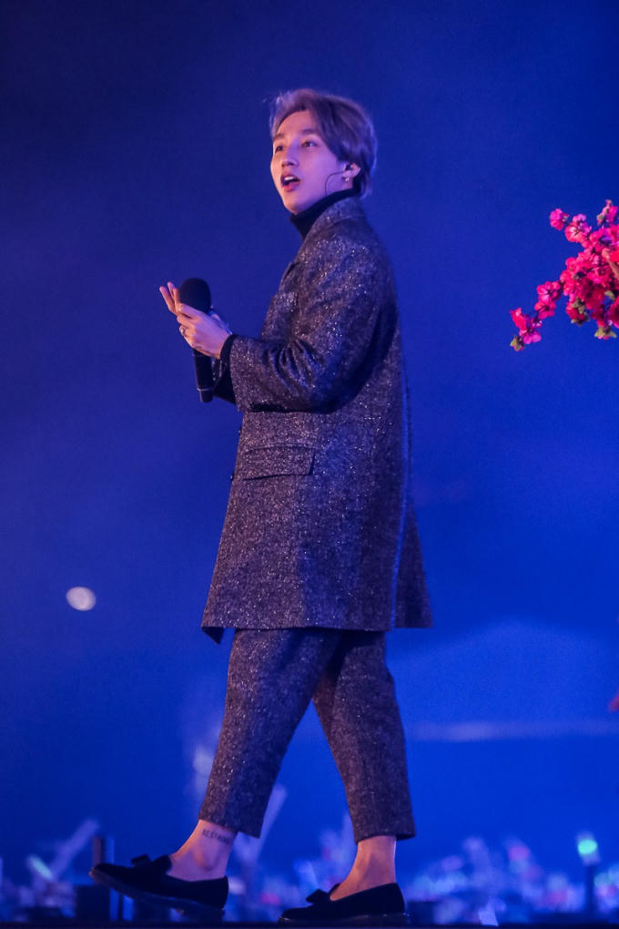 Tuy nhiên, ngay sau đó anh trở lại đúng thương hiệu Sơn Tùng M-TP với các bản hit khiến các fan của anh như 'nổ tung'.