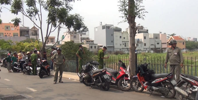 Lực lượng chức năng có mặt khám nghiệm hiện trường