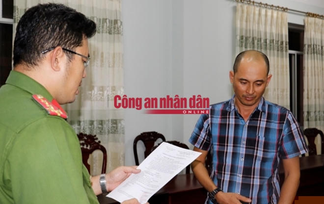 Cơ quan Công an thực hiện lệnh bắt Chung Hoang Chương.