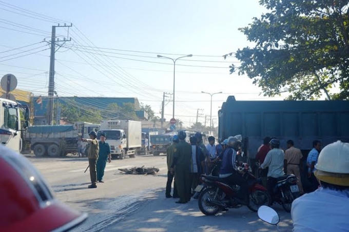 Cận cảnh xe ben &ldquo;đi&ecirc;n&rdquo; g&acirc;y tai nạn li&ecirc;n ho&agrave;n rồi đ&acirc;m nh&agrave; d&acirc;n