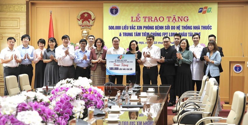 Nửa triệu liều vắc xin sởi từ Tiêm chủng Long Châu sẽ nhanh chóng được Bộ Y tế phân bổ đến các địa phương chưa đạt tỷ lệ tiêm phòng.