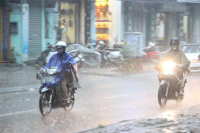 Nhiều vùng trên cả nước tiếp tục có mưa giông. (Ảnh minh họa: Nguyễn Dương).