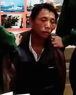 Một trong hai đối tượng mang quốc tịch Lào tại cơ quan công an.