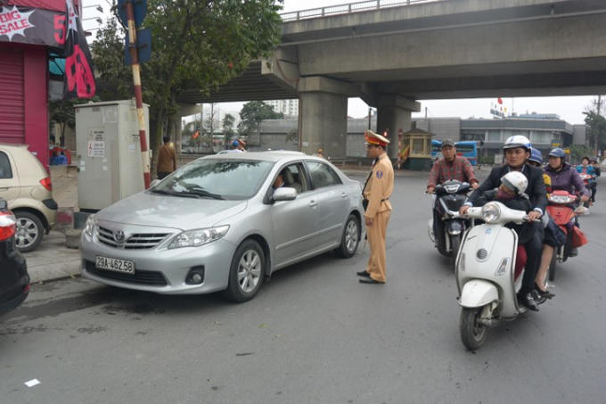 CSGT cũng có mặt để phân luồng, xử lý các vi phạm.