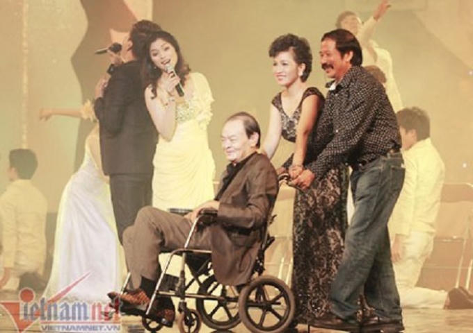 Nhạc sỹ Thanh Tùng ngồi xe lăn nhiều năm nay. Ảnh: Vietnamnet.