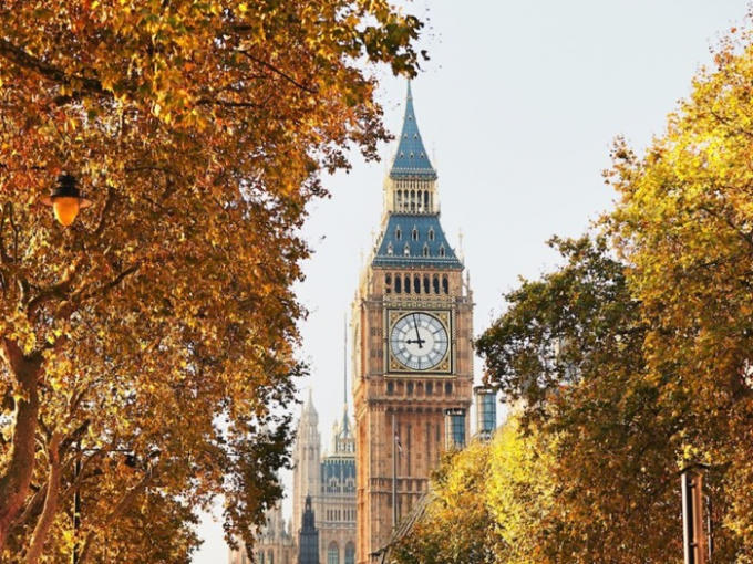 Một chuyến dã ngoại mùa thu ở Vương quốc Anh không thể thiếu việc tham quan công viên Hyde rợp lá vàng đỏ. Công viên này là một trong những nơi tận hưởng mùa thu đẹp nhất ở xứ sở sương mù.