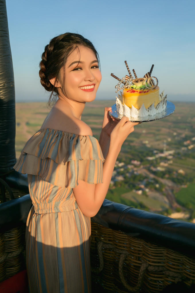 Bạn bè bí mật tổ chức sinh nhật cho cô tại không gian đặc biệt này.