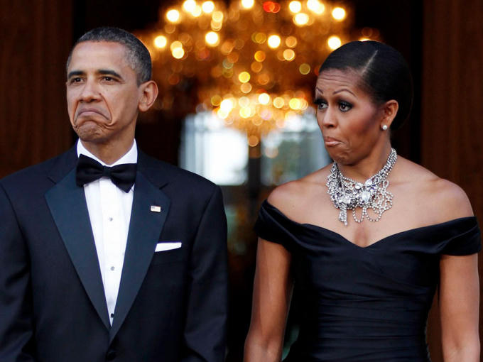 Bức ảnh cho thấy ông Obama và vợ là một "cặp trời sinh". Đây là biểu cảm ngộ nghĩnh của hai vợ chồng ông Obama khi đón đoàn xe chở nữ hoàng Elizabeth và hoàng tử Philip tới Winfield House, London.