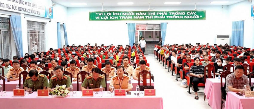 Kỳ sát hạch đầu tiên với 384 thí sinh dự thi. Ảnh: congan.longan.gov.vn