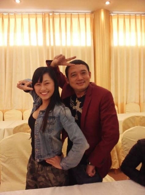 Bích Hồng nhí nhố trong họp báo ra mắt Phim Ván cờ vồ 2 cùng Danh hài Chiến Thắng