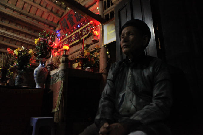 Đúng 12h đêm ngày 12 tháng giếng (Âm lịch), hàng trăm thanh niên áp sát miếu Trò với mong muốn được xem đôi nam nữ thực hiện nghi thức “tình phộc” trong lễ Mật.