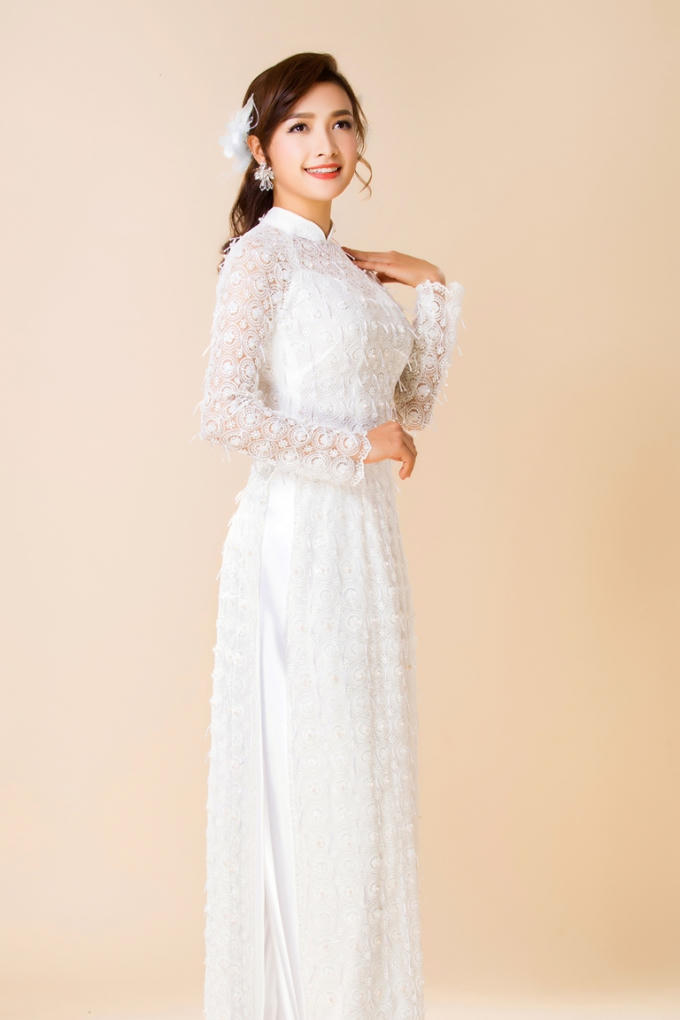 L&ecirc; B&ecirc; La dịu d&agrave;ng đến bất ngờ trong t&agrave; &aacute;o d&agrave;i