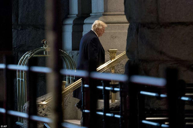 Tổng thống Donald Trump cũng đang ở thủ đô Washington D.C khi vụ cháy tòa tháp Trump xảy ra.