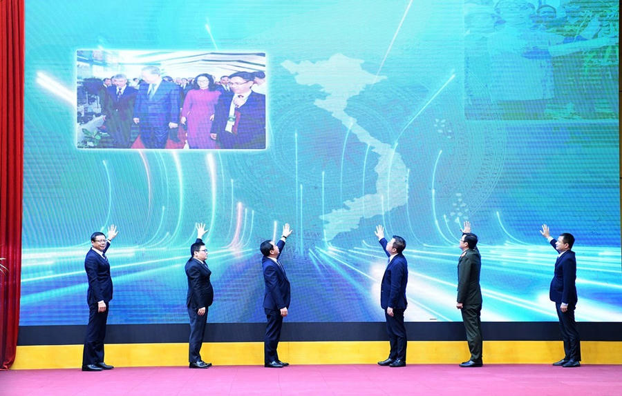 Đại diện các Bộ, ngành cùng khai trương Hệ thống truy xuất nông sản Việt Nam - Ảnh: VGP/Đỗ Hương.