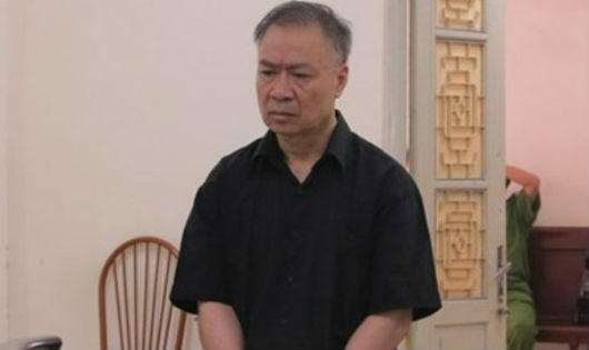 Bị cáo Phùng Hữu Sơn tại phiên tòa. (Ảnh: báo Kinh tế đô thị)