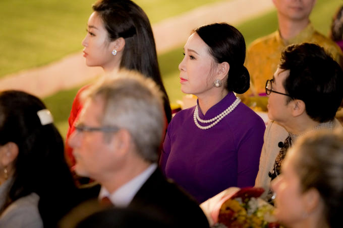 Lý Nhã Kỳ lại gây 'náo loạn' lễ khai mạc Lễ hội áo dài TP.HCM 2018