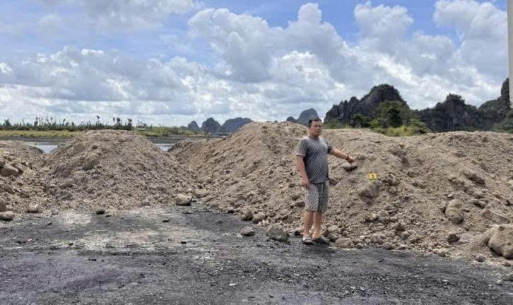 Hiện trường vụ đổ bã thải bê tông trái phép. Ảnh: Công an tỉnh Quảng Ninh.