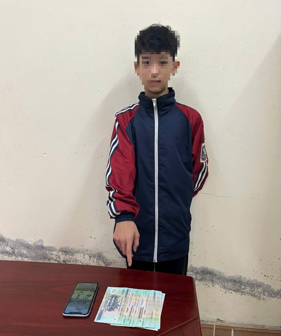 Đối tượng N.V.K và vật chứng của vụ án.