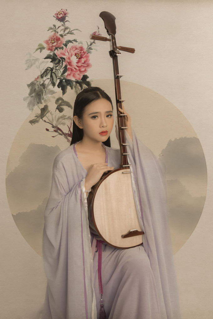 Phi Nhung v&agrave; c&aacute;c con tranh thủ chụp h&igrave;nh chung tặng fan năm mới