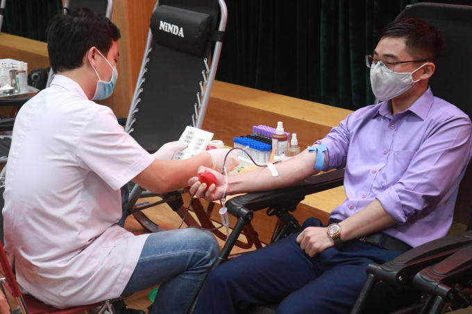 Kết quả, chương trình thu về 300 đơn vị máu. Đây là món quà vô giá mà tuổi trẻ Học viện ANND hy vọng cứu chữa đồng đội và nhân dân, chung tay cùng đồng bào trong thời điểm dịch bệnh COVID-19 diễn biến phức tạp.