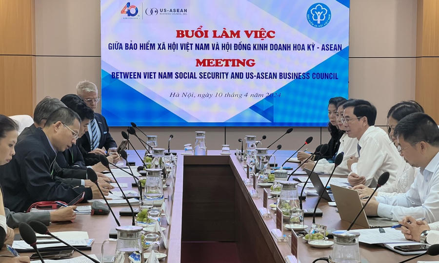 Quang cảnh buổi làm việc