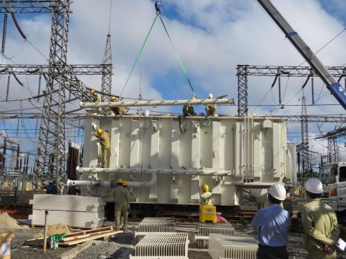 Công ty Truyền tải điện 3 thi công Trạm biến áp 220kV Krông Búk. Ảnh: TTXVN.