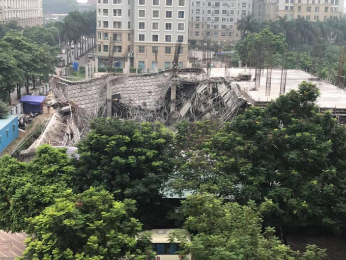 Hiện trường vụ đổ sập trường Mầm non Vườn Xanh tại KĐT Mỹ Đình - Mễ Trì, Hà Nội.