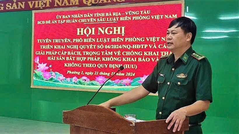 Thượng tá Đặng Văn Trọng, Phó Chủ nhiệm Chính trị, BĐBP Bà Rịa – Vũng Tàu tuyên truyền Luật Biên phòng Việt Nam và chống khai thác IUU cho cán bộ, Nhân dân phường 1, TP. Vũng Tàu, tỉnh Bà Rịa – Vũng Tàu.